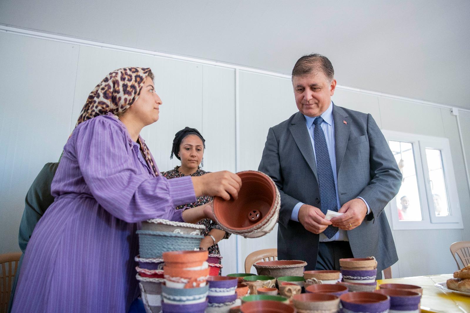 İzmir Büyükşehir Belediye Başkanı Dr. Cemil Tugay, 8 Mart Dünya