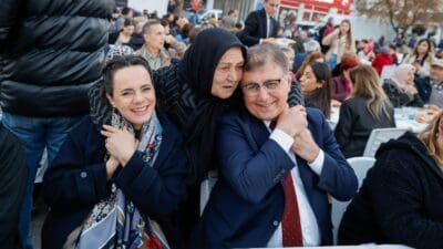 İzmir Büyükşehir Belediye Başkanı Dr. Cemil Tugay, İzmir Büyükşehir Belediyesi