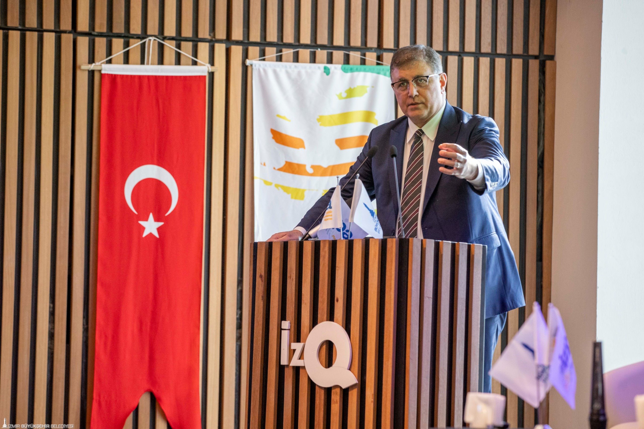İzmir Büyükşehir Belediye Başkanı Dr. Cemil Tugay, kentin 50 yıllık