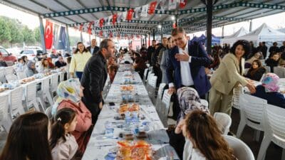 İzmir Büyükşehir Belediye Başkanı Dr. Cemil Tugay, İzmir Büyükşehir Belediyesi