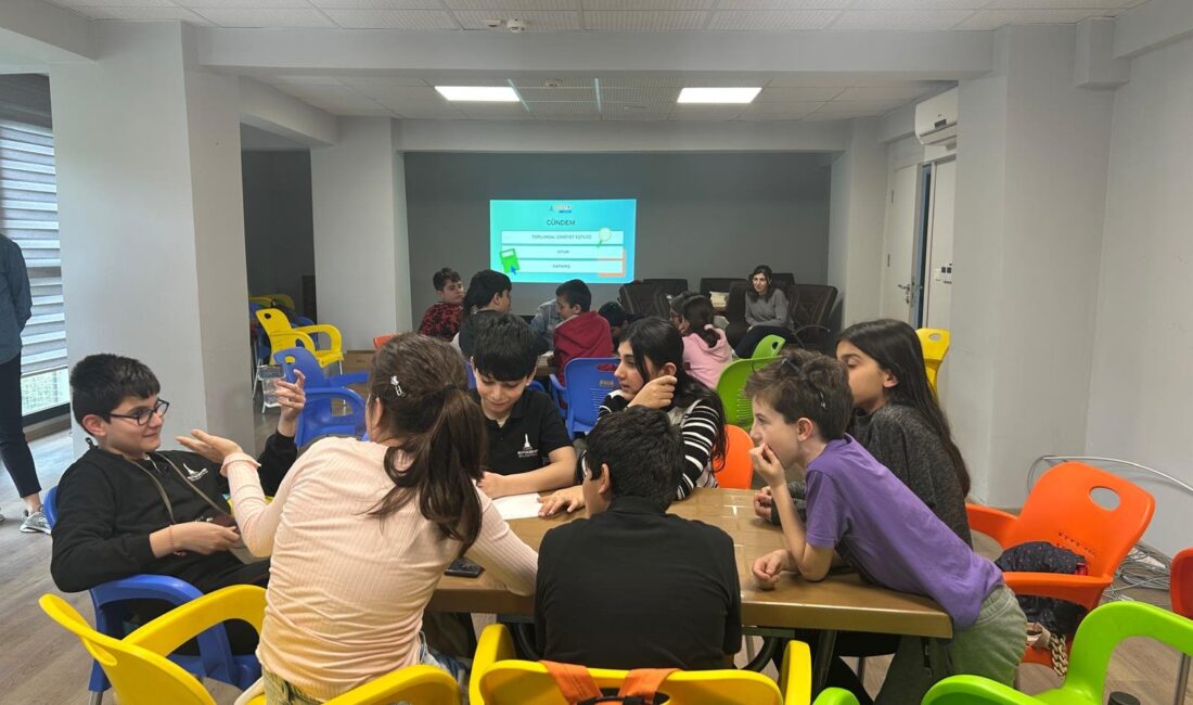 Beş komisyondan oluşan İzmir Büyükşehir Belediyesi İzmir Çocuk Meclisi, mart