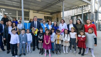 14 Mart Tıp Bayramı nedeniyle Eşrefpaşa Hastanesi’ni ziyaret ederek hekimler