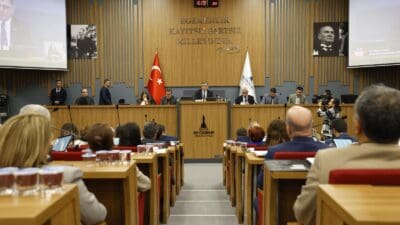 İzmir Büyükşehir Belediyesi Meclisi, ESHOT'un filosunu güçlendirmek amacıyla 1 milyar