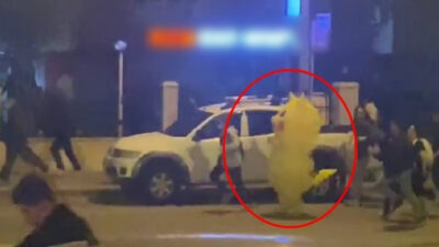 Protestolarda renkli görüntüler: Antalya'daki İmamoğlu gösterisinde Pikachu kostümlü eylemci polisle