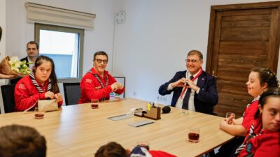 İzmir Büyükşehir Belediyesi bünyesinde izcilik çalışmalarına katılan down sendromlu izciler