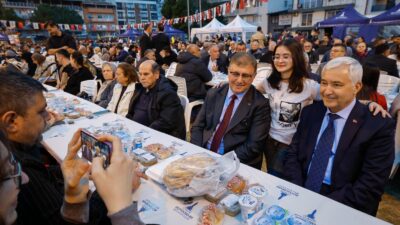 İzmir Büyükşehir Belediye Başkanı Dr. Cemil Tugay, Kemalpaşa’da yurttaşlarla iftar