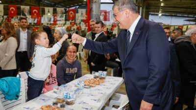 İzmir Büyükşehir Belediye Başkanı Dr. Cemil Tugay, ramazan ayında Büyükşehir