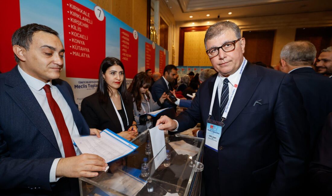 İzmir Büyükşehir Belediye Başkanı Dr. Cemil Tugay, İstanbul Büyükşehir Belediye