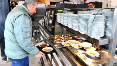 İzmir Büyükşehir Belediyesi Eşrefpaşa Hastanesi Karşıyaka Semt Polikliniği’nde görevli Fonksiyonel
