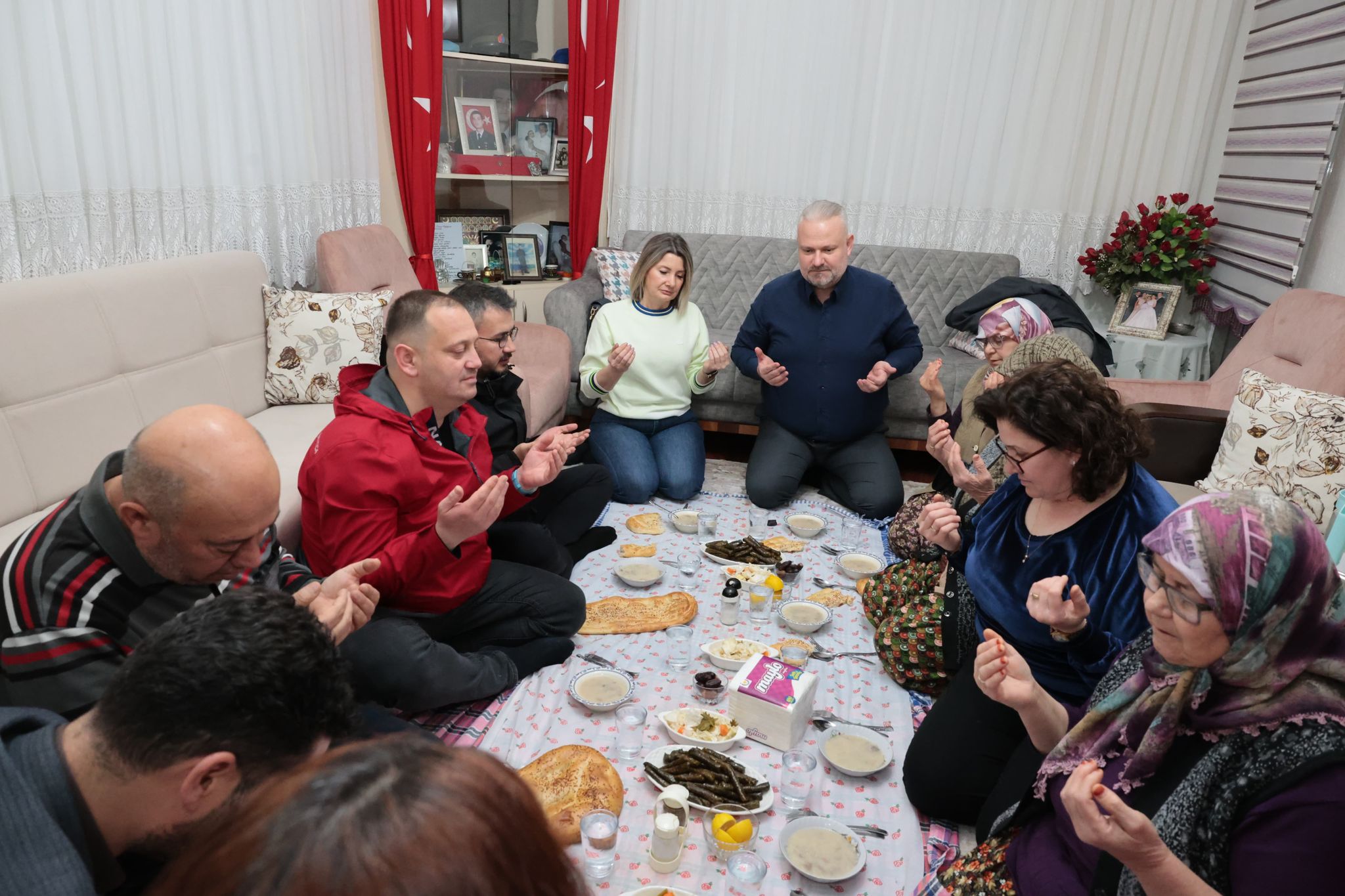 Menemen Belediye Başkanı Aydın Pehlivan, Ramazan ayının ilk günlerinde anlamlı