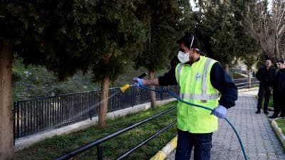 Balçova Belediyesi, havaların ısınmasıyla birlikte popülasyonu artan sinek, böcek ve