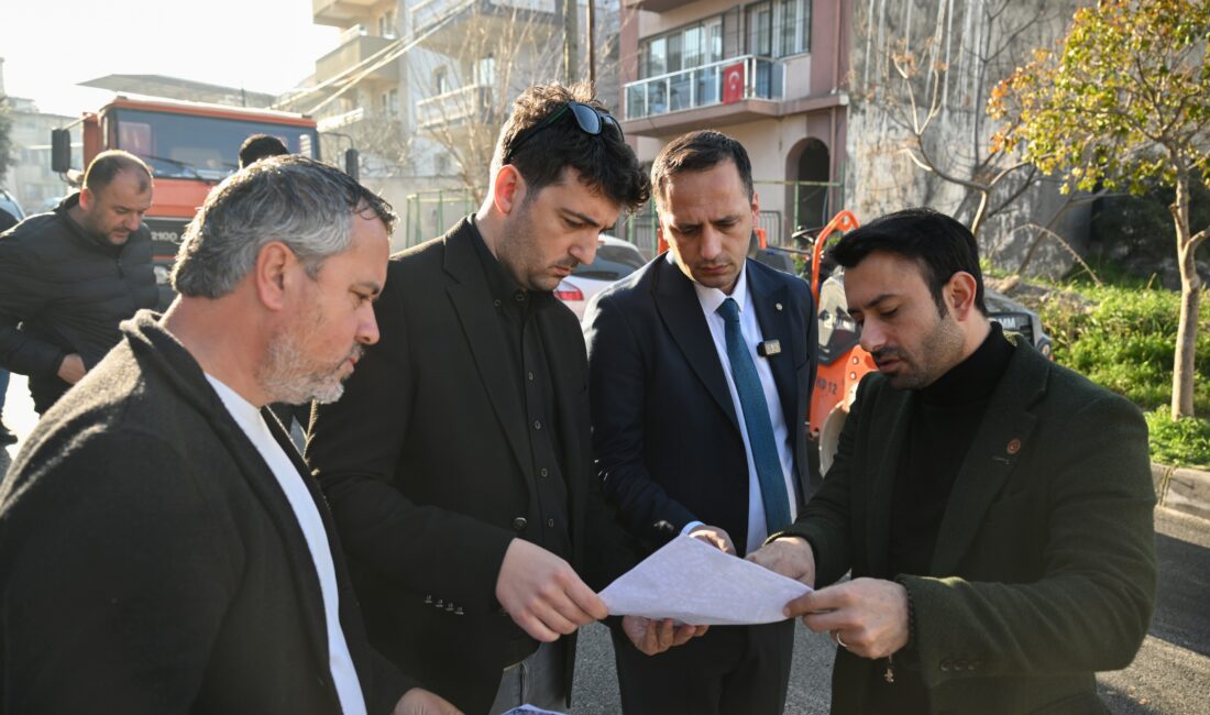 Bornova Belediye Başkanı Ömer Eşki, ilçe genelinde devam eden yol
