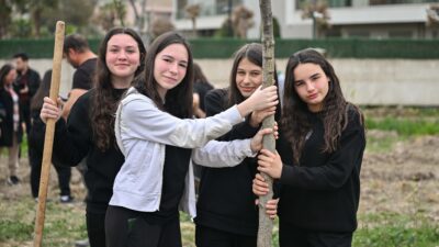 Çevre bilincini yaygınlaştırma yolunda çalışmalarını sürdüren Bornova Belediyesi, öğrencilerle birlikte