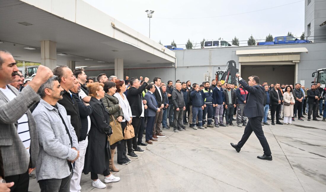Bornova Belediye Başkanı Ömer Eşki, Ramazan Bayramı öncesinde belediye çalışanlarıyla