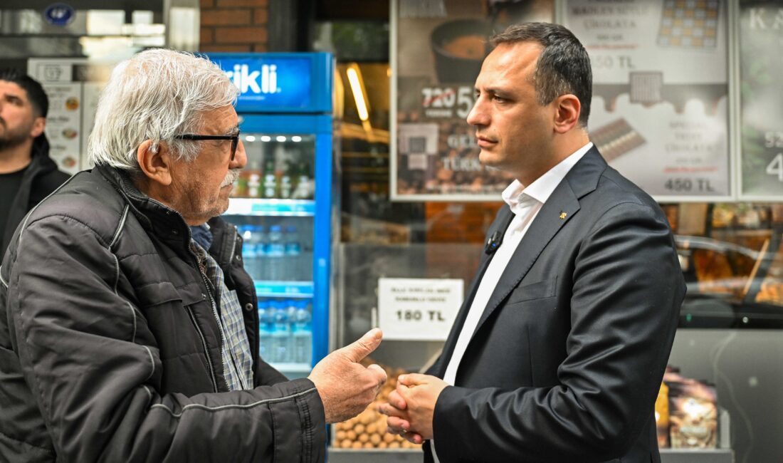 Bornova Belediye Başkanı Ömer Eşki, ilçenin en işlek noktalarından biri