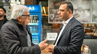 Bornova Belediye Başkanı Ömer Eşki, ilçenin en işlek noktalarından biri