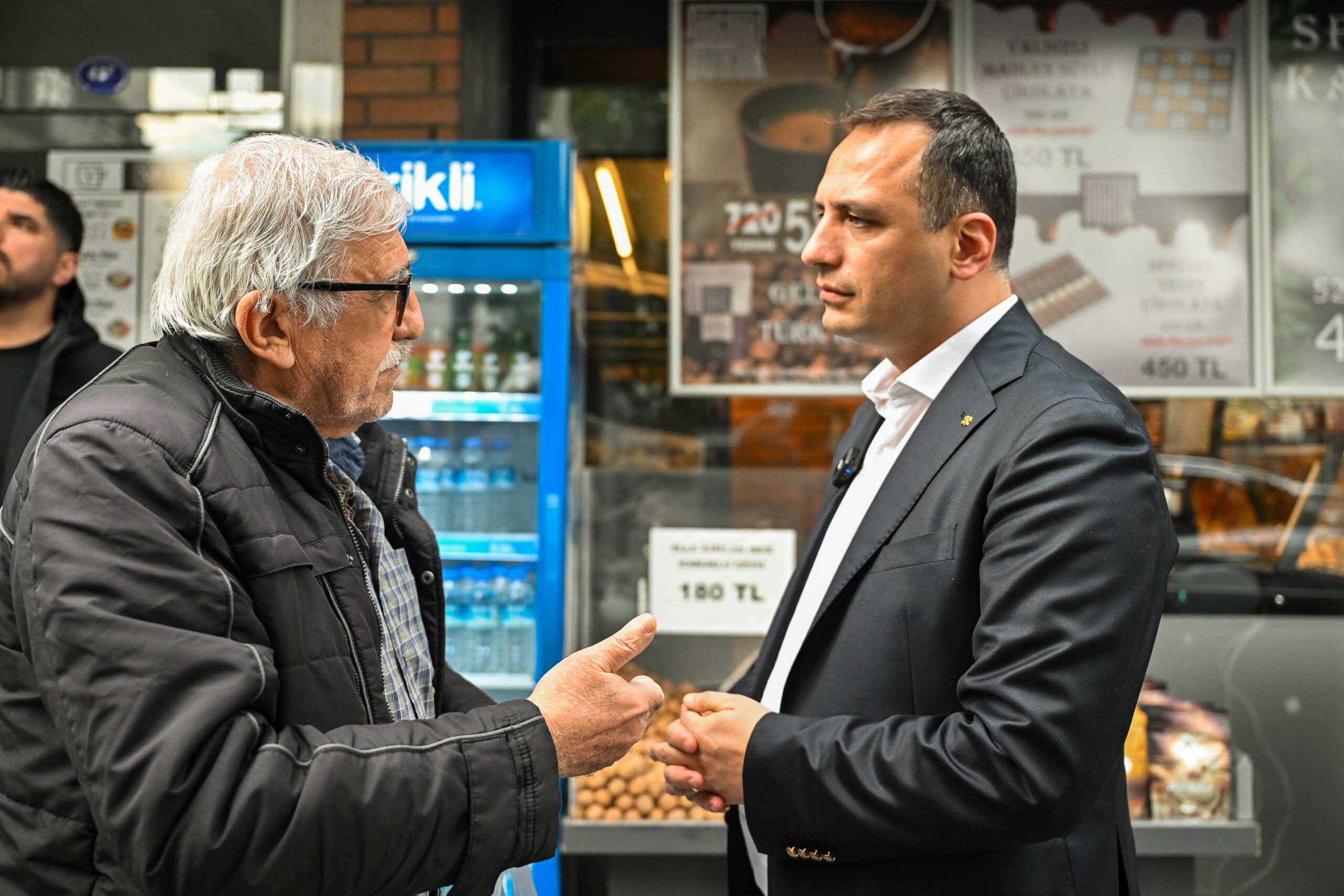 Bornova Belediye Başkanı Ömer Eşki, ilçenin en işlek noktalarından biri