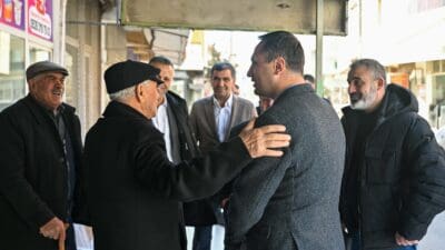 Bornova Belediye Başkanı Ömer Eşki, ilçedeki saha gezilerine Doğanlar Mahallesi’nde