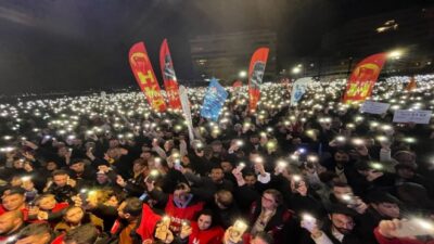 İstanbul Büyükşehir Belediye Başkanı Ekrem İmamoğlu'nun tutuklanmasını protesto etmek amacıyla