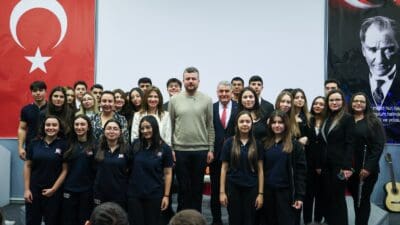 Buca Belediye Başkanı Mimar Görkem Duman, genç bir belediye başkanı