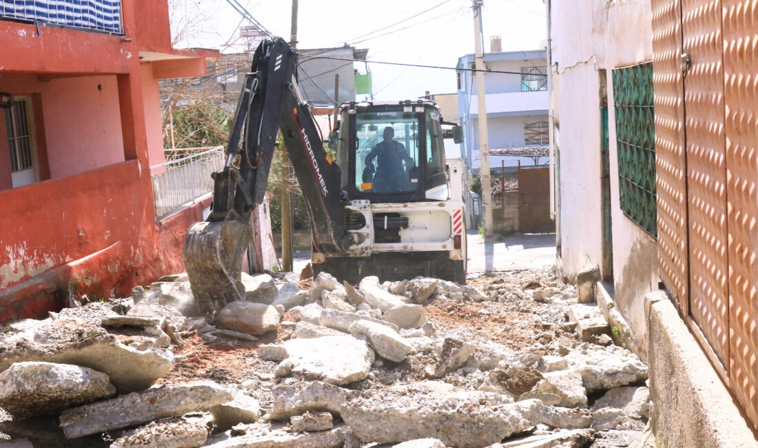 Bayraklı Belediyesi, ilçe genelinde aralıksız süren yol yenileme, bakım ve