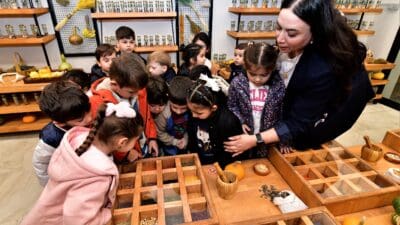 Bornova Belediyesi Çocuk Oyun ve Aktivite Merkezi’nde eğitim gören 3-6