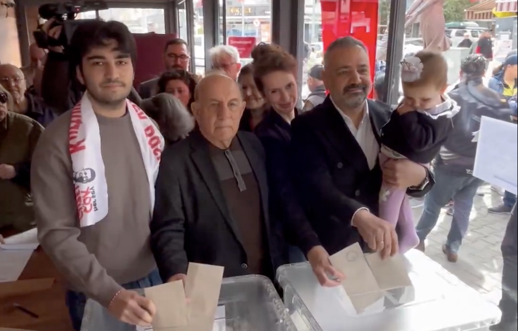 CHP'nin ön seçimdeki Cumhurbaşkanı adayı ve İBB Başkanı Ekrem İmamoğlu,