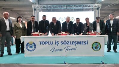 Menemen Belediye Başkanı Aydın Pehlivan, belediye personeli ve aileleriyle iftar