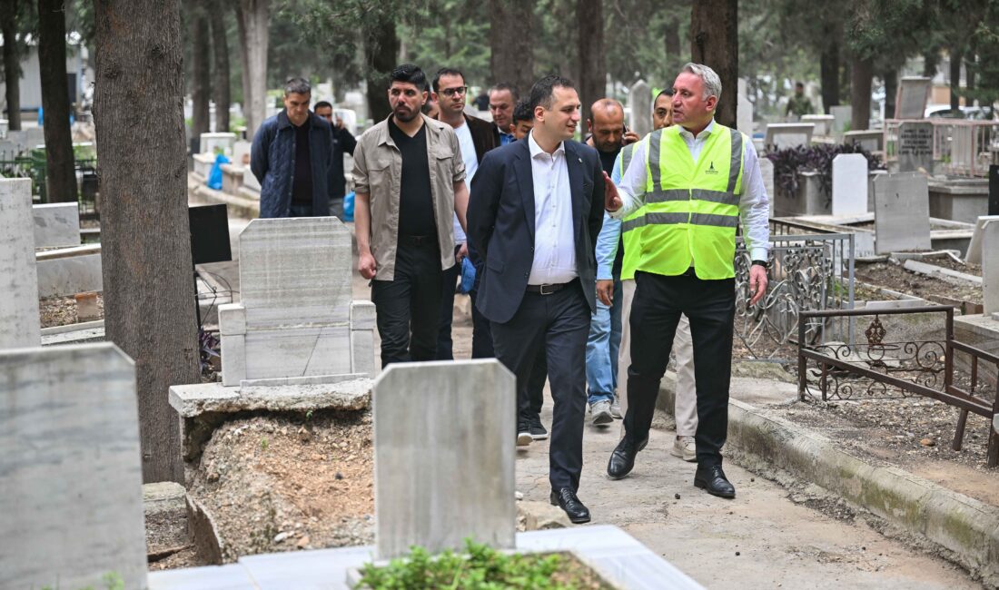 Ramazan Bayramı öncesinde Bornova Belediyesi ve İzmir Büyükşehir Belediyesi Mezarlıklar