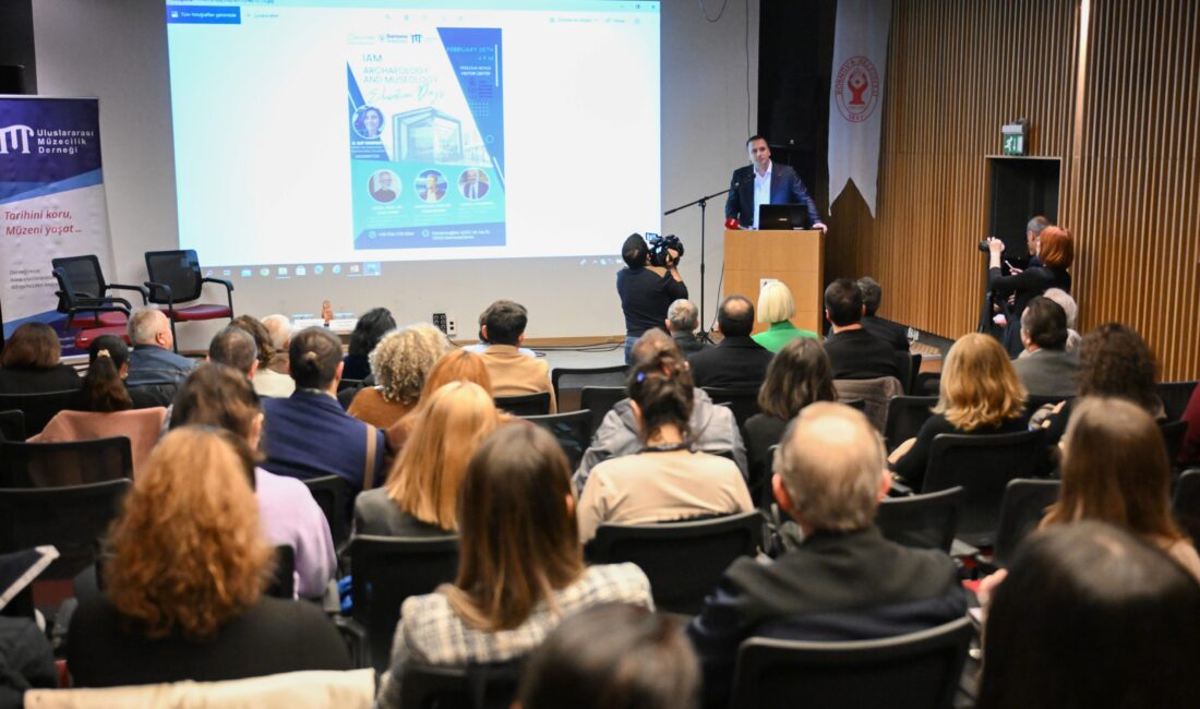 Bornova Belediyesi ve Uluslararası Müzecilik Derneği işbirliğiyle düzenlenen "Arkeoloji ve