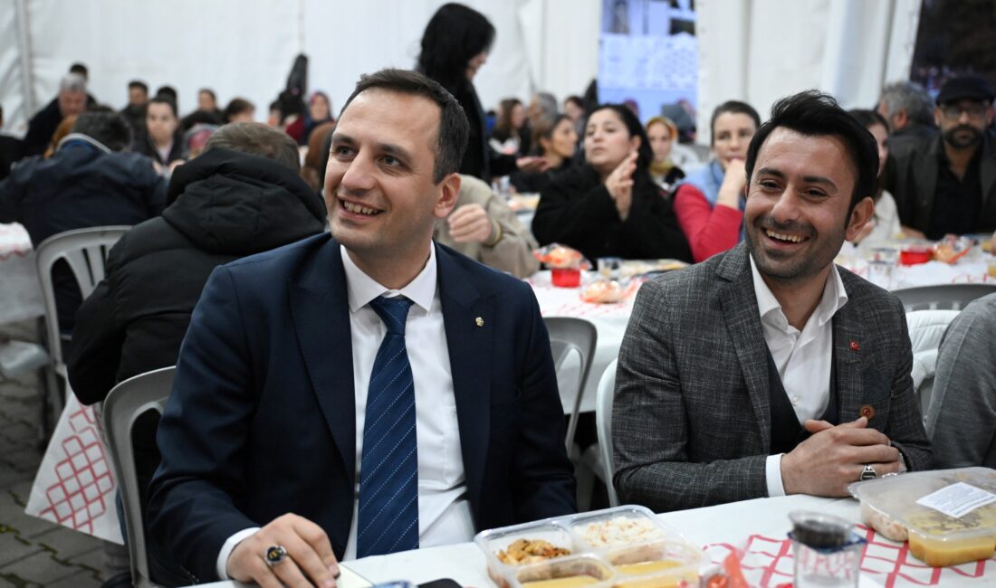 Bornova Belediye Başkanı Ömer Eşki, Ramazan ayında iftar ve sahurlarını