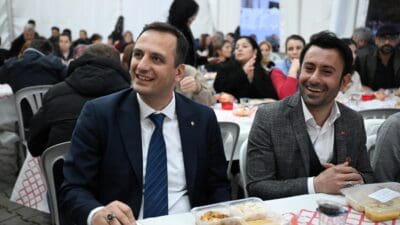 Bornova Belediye Başkanı Ömer Eşki, Ramazan ayında iftar ve sahurlarını