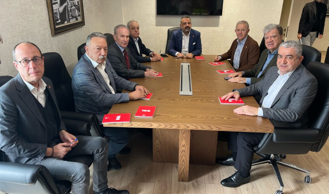 CHP İzmir İl Başkanı Şenol Aslanoğlu, geçmiş dönem il başkanlarıyla