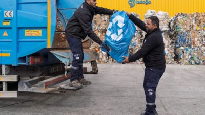 İzmir’de ambalaj atıkları evlerden toplanarak ekonomiye kazandırılacak. 