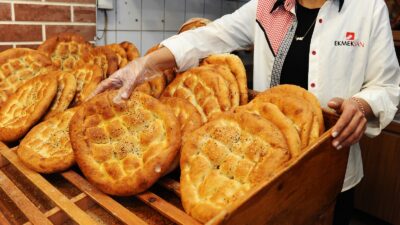 Karşıyaka Belediyesi ile İzmir Fırıncılar Odası iş birliğinde başlatılan ‘Askıda