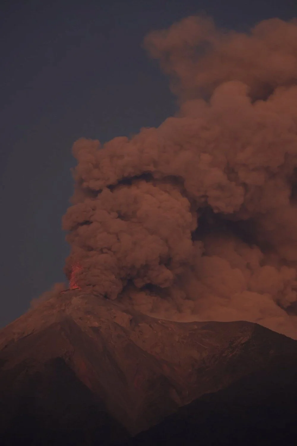 Fuego Yanardağı patladı, 30 bin kişiye tahliye kapıda - 6