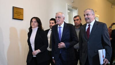 İmralı'dan gelen silah bırakma çağrısının ardından DEM Parti'nin siyasi parti