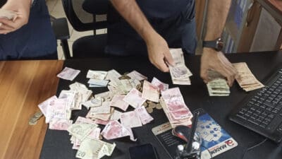 Yalova’da zabıta ekiplerinin dilencilere yönelik operasyonunda, yakalanan bir kişinin üzerinden