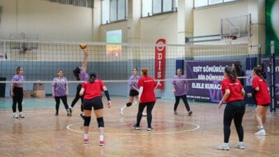Bornova Belediyesi, 8 Mart Dünya Emekçi Kadınlar Günü kapsamında anlamlı