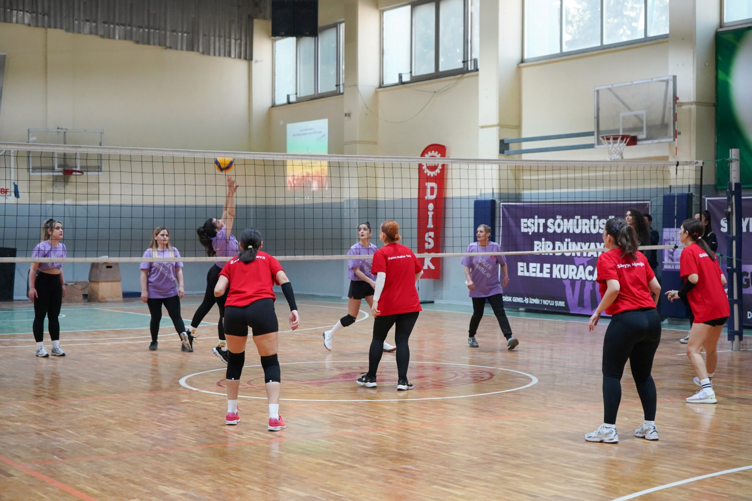 Bornova Belediyesi, 8 Mart Dünya Emekçi Kadınlar Günü kapsamında anlamlı