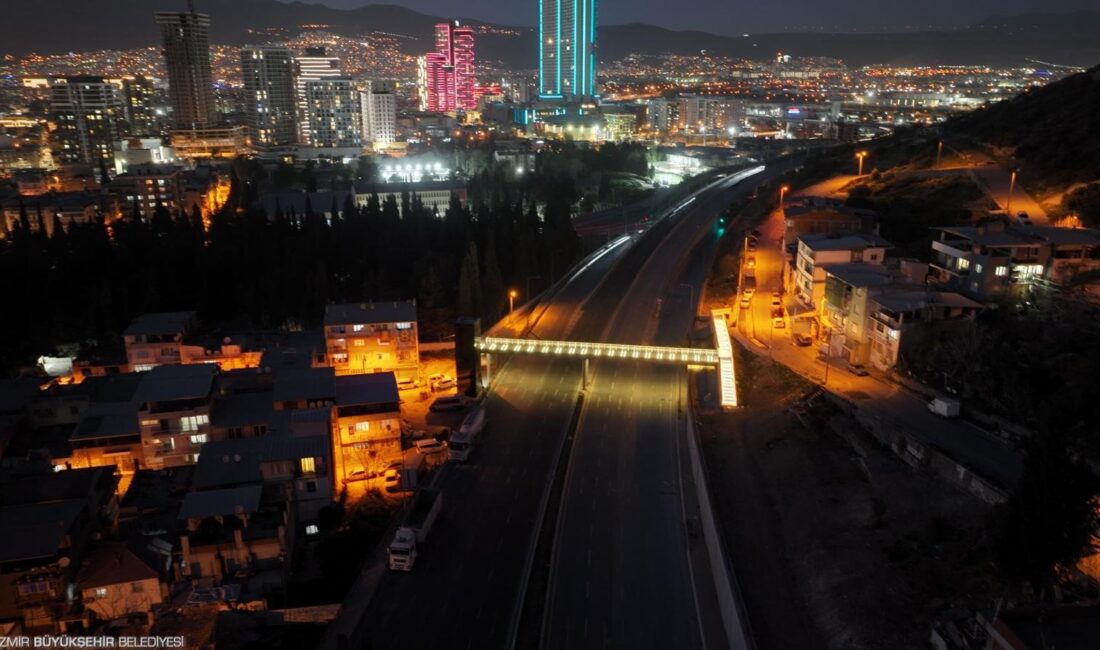 Altındağ Yaya Üst Geçidi hizmete açıldı İzmir Büyükşehir Belediyesi, Karataş Üst Geçidi’nin ardından Bornova Altındağ Üst