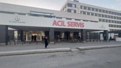 İstanbul’un Kartal ilçesinde özel bir eğitim kurumunda öğle yemeği yiyen