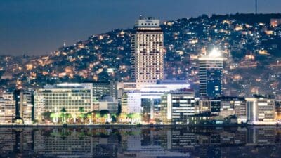 İzmir'in sembol yapılarından ve yaklaşık 4 yıldır kapalı olan Hilton