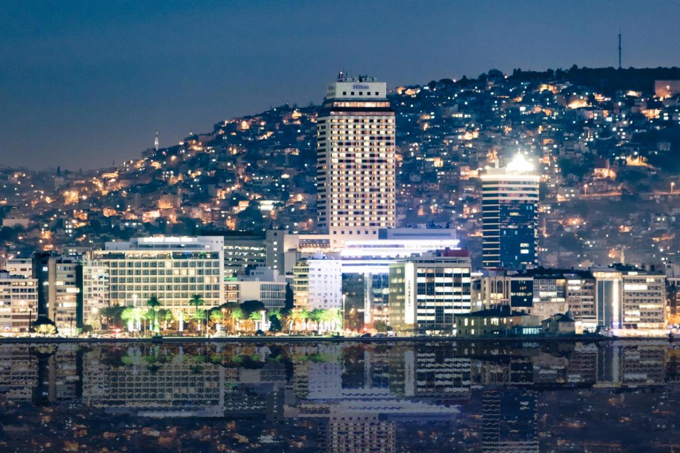 İzmir'in sembol yapılarından ve yaklaşık 4 yıldır kapalı olan Hilton