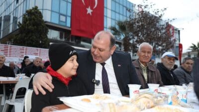 Menderes Belediyesi’nin Çanakkale Zaferi ve şehitler anısına düzenlediği iftar yemeği