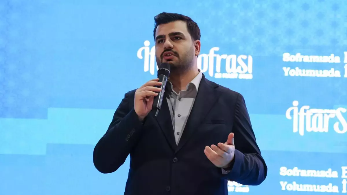 AK Parti Genel Sekreteri Eyyüp Kadir İnan, Saraçhane'deki protestolarda Cumhurbaşkanı