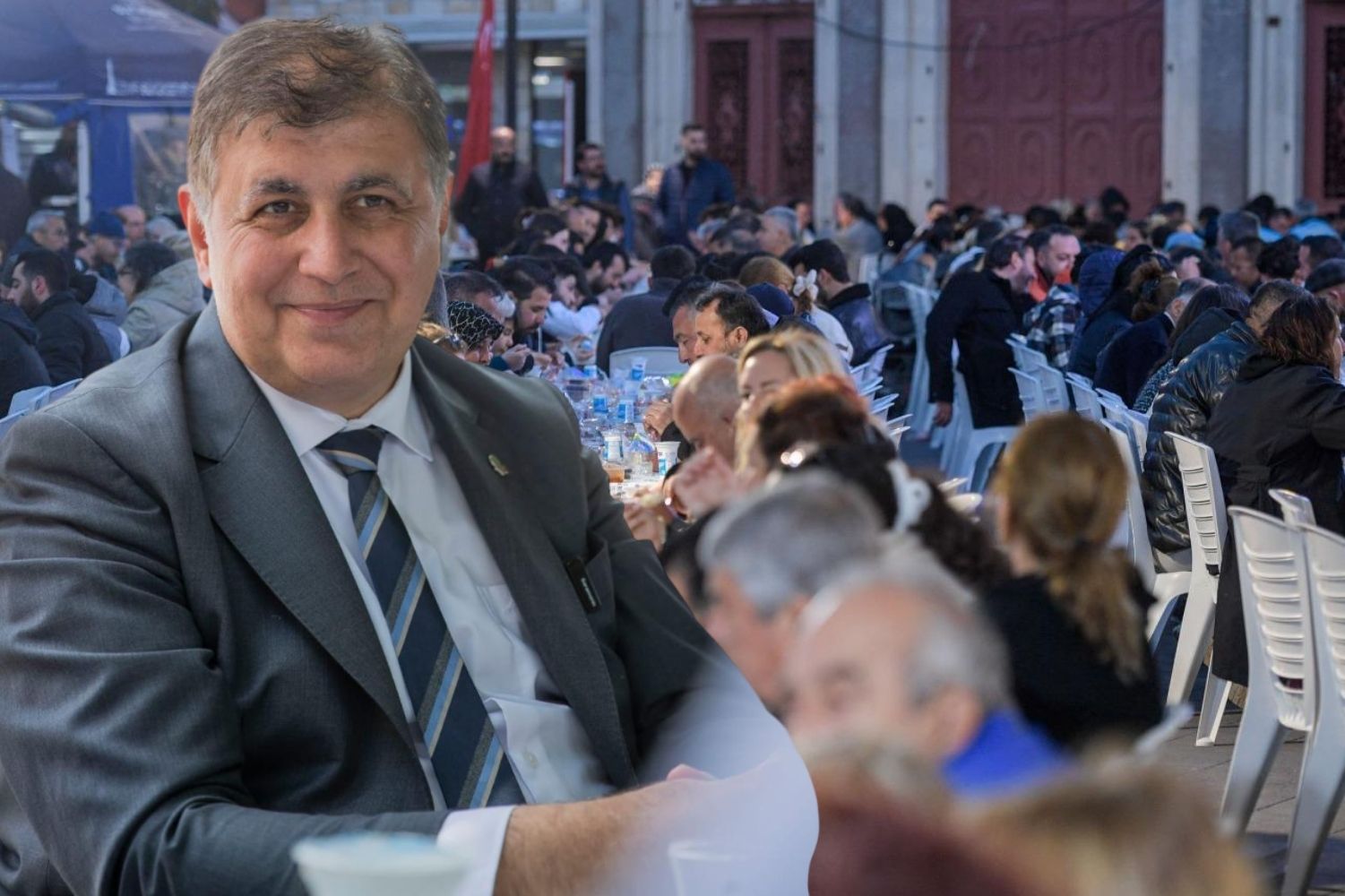 İzmir Büyükşehir Belediyesi, kentteki 31 bin 610 ihtiyaç sahibi haneye
