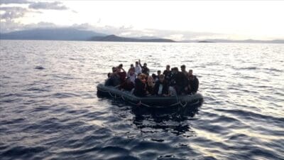 İzmir’in Çeşme ve Karaburun ilçeleri açıklarında Sahil Güvenlik ekipleri tarafından