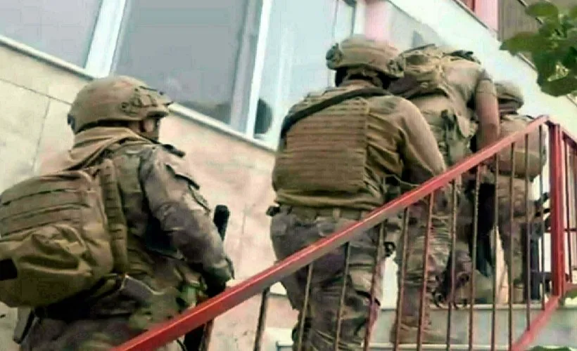 İzmir’de FETÖ/PDY’ye yönelik yürütülen soruşturma kapsamında aktif görevdeki polis memurlarının