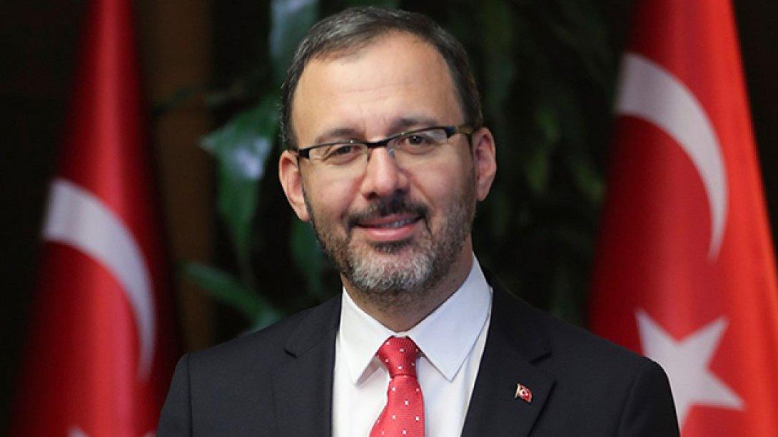 Önceki dönem Gençlik ve Spor Bakanı, AK Parti İzmir Milletvekili